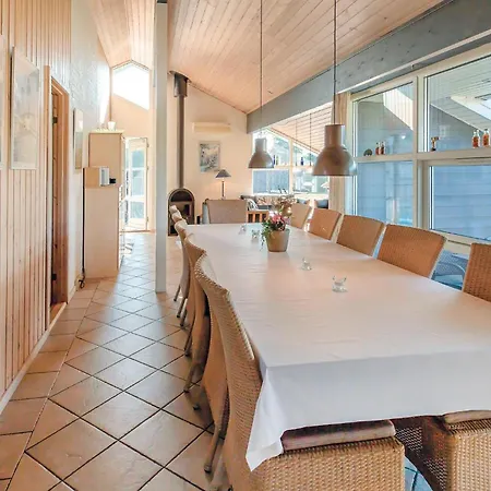 Nyaraló In With Kitchen