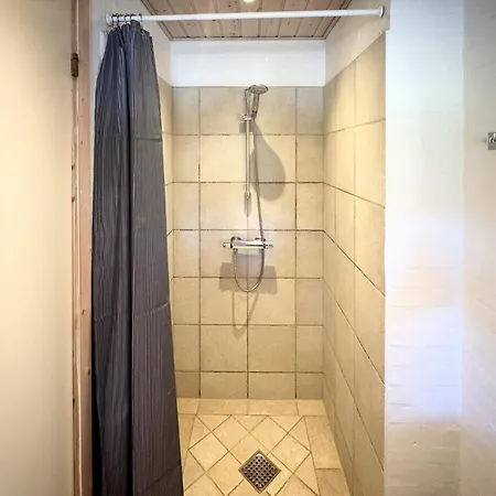 Front In With Sauna אוטרופ