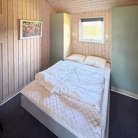 בית נופש Front In With Sauna